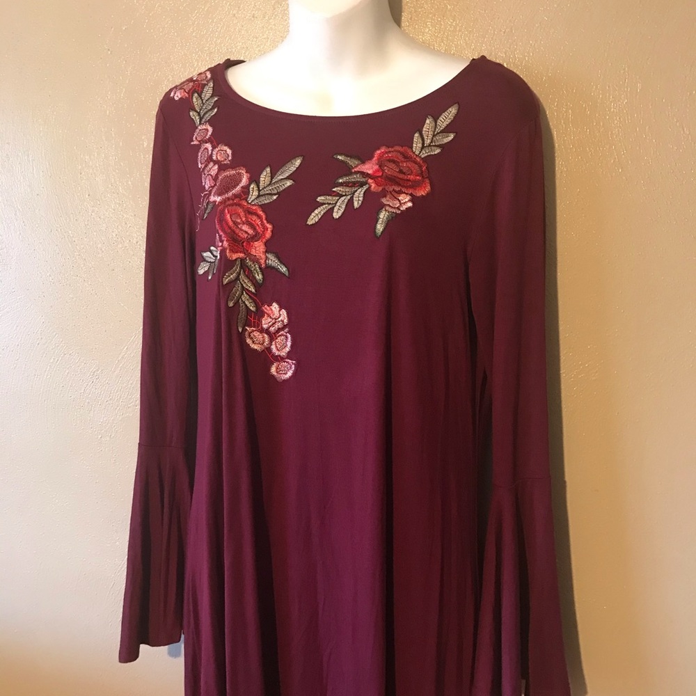 Spense burgundy dress w/flower - Picture 3 of 5